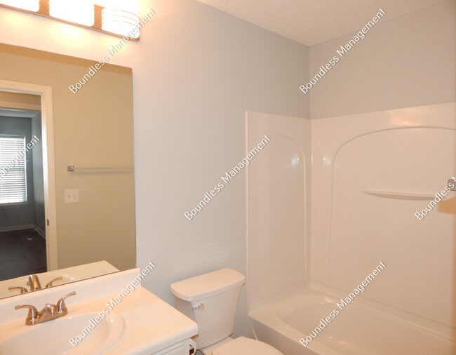 Building Photo - 353 Azalea Cir