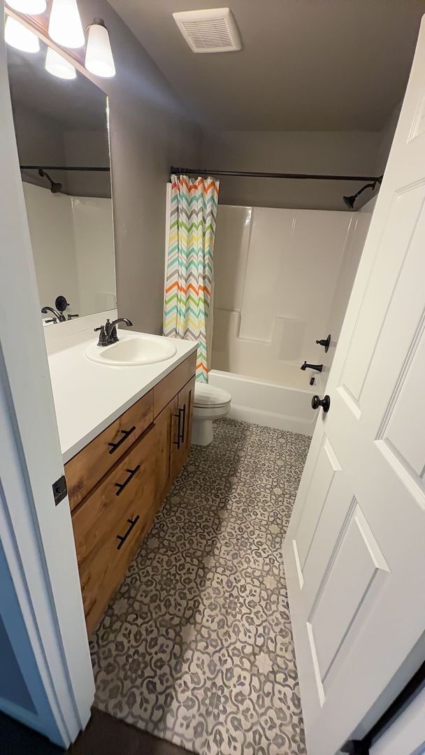 Building Photo - 2728 NE Black Oak Pl