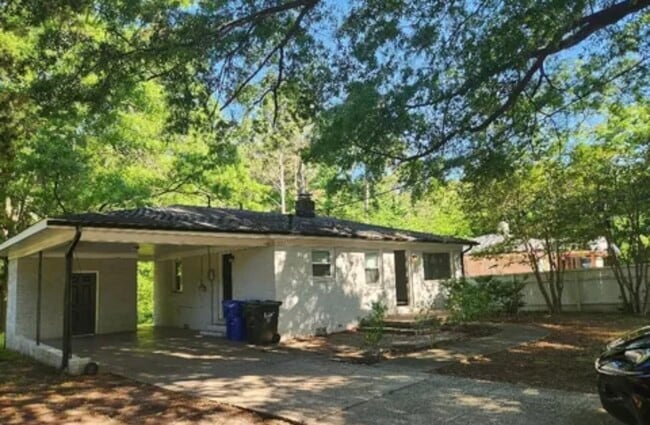 Primary Photo - 626 N Hoover Rd