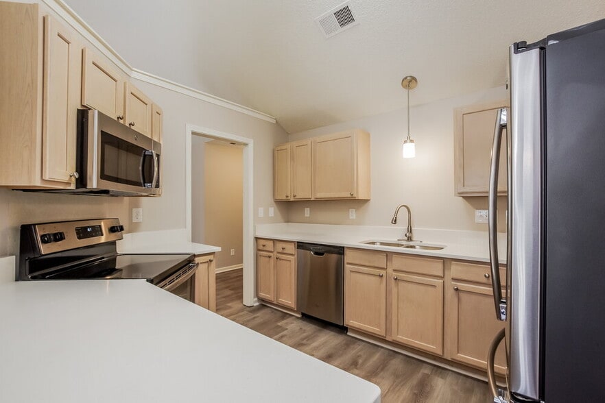 Building Photo - 7229 Kavan Hunter Dr