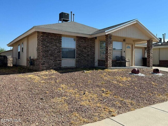 Building Photo - 14357 Puentecillas Dr
