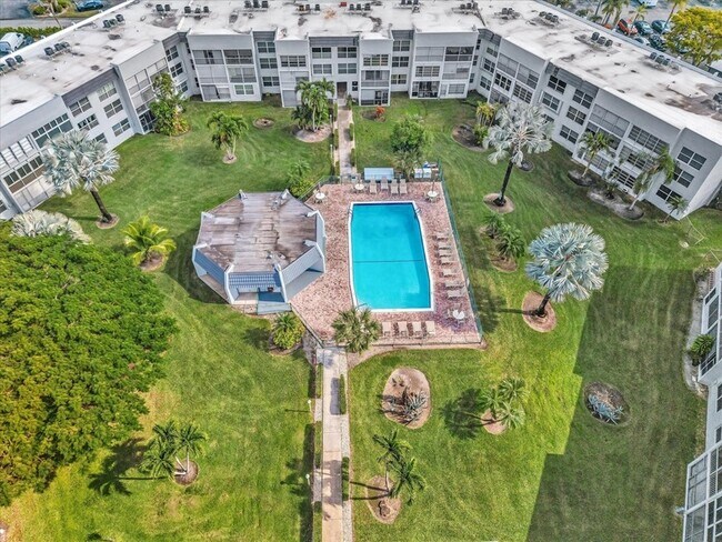 Building Photo - 6570 Royal Palm Blvd