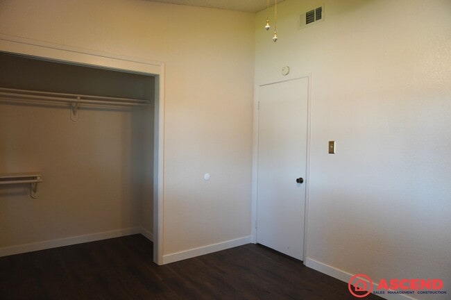 Building Photo - 4600 Beechwood St