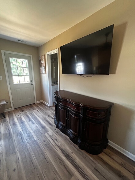 Building Photo - Room in House on 1st Turn Ct SW