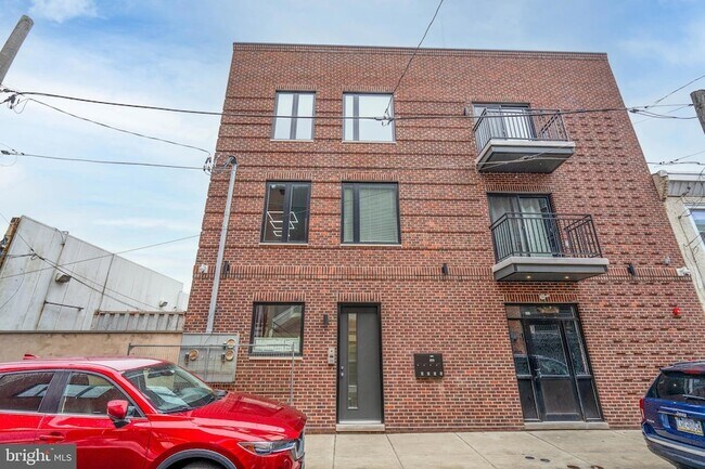 Building Photo - 2323 E Cabot St