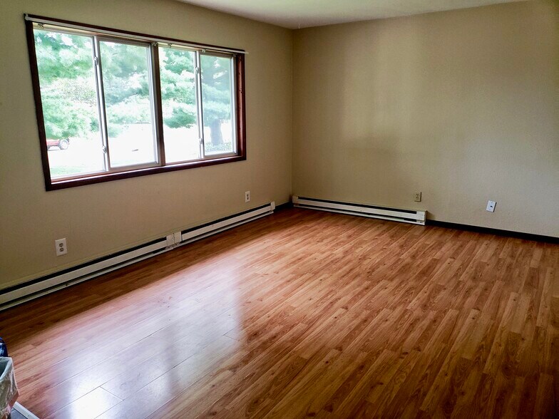 Building Photo - 4140 Mary Pl