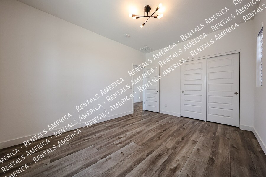 Building Photo - 4702 E Barbarita Ave