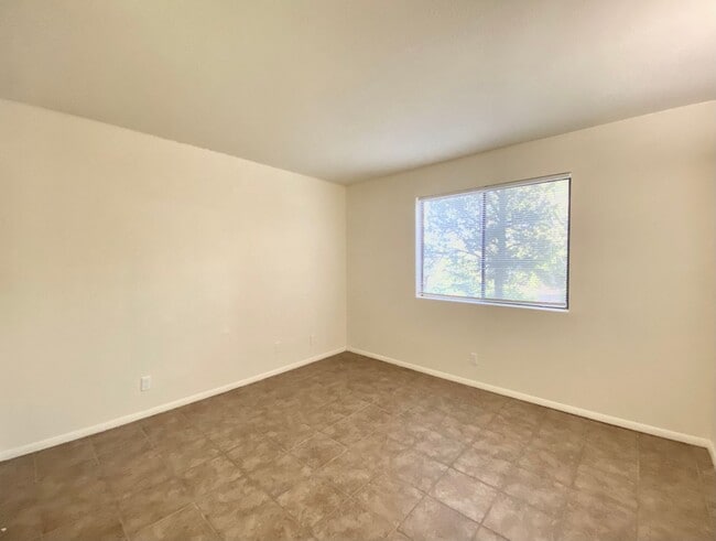 Building Photo - Beautiful Two-Bedroom Condo at The Reserve