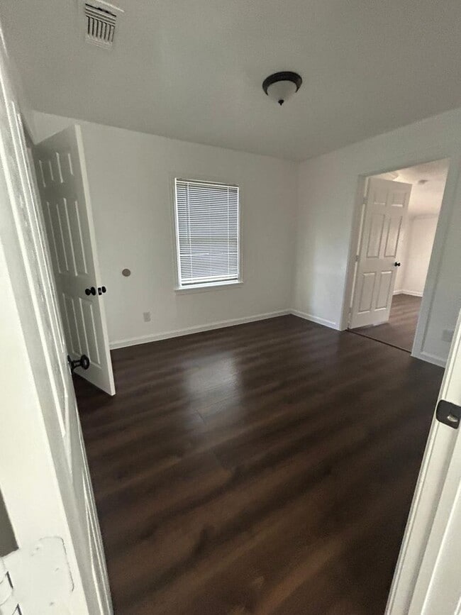 Building Photo - Gorgeous all renovated Home in Richwood, TX