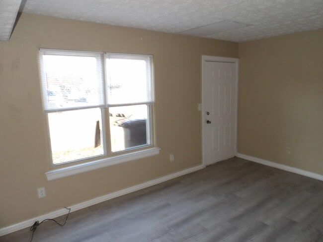 Building Photo - 217 Landings Dr