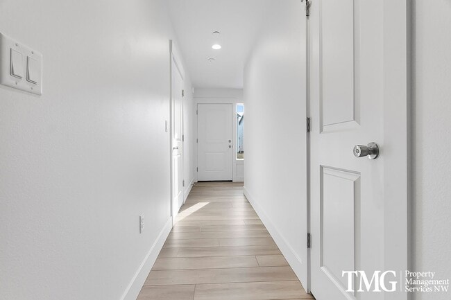 Building Photo - $500 off the 1st months rent! Apply Today!