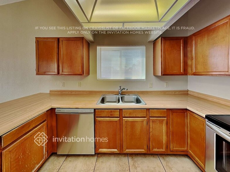 Building Photo - 5427 N 74th Ave