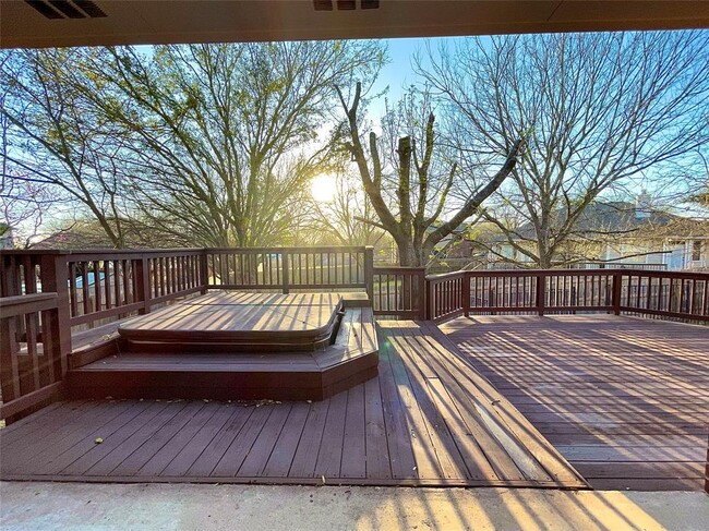 Building Photo - 2219 Speidel Dr