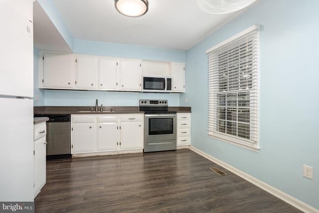 Building Photo - 912 Allenview Dr