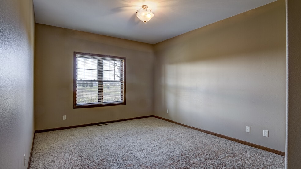 Building Photo - 956 Parkland Dr