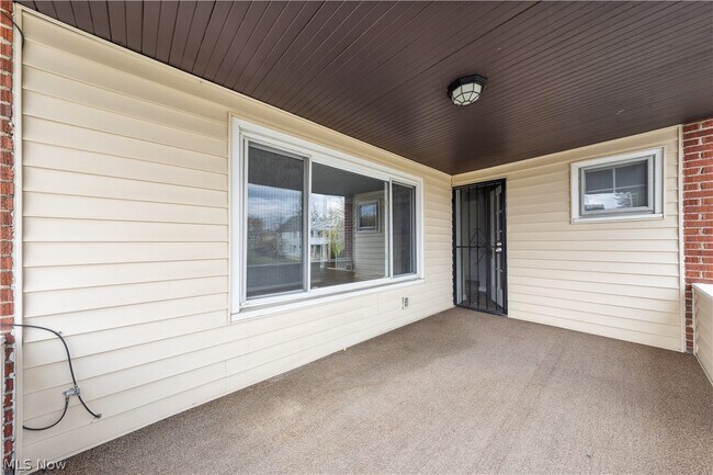 Building Photo - 3740 E 151st St