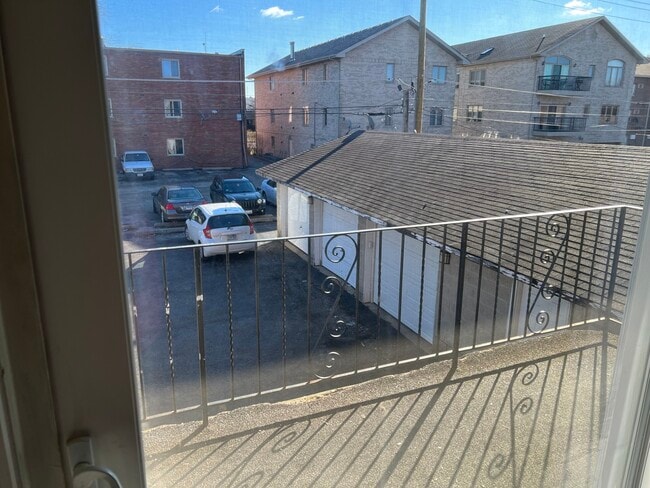 Building Photo - 10611 Parkside Ave