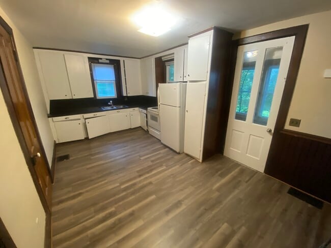 Building Photo - 6427 Chippewa Rd