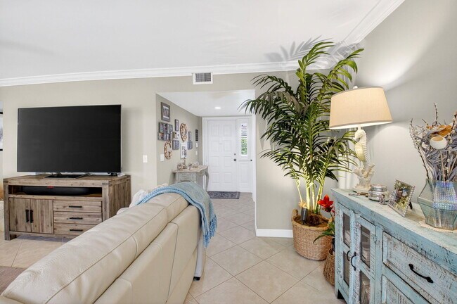 Building Photo - 75 Venetian Dr