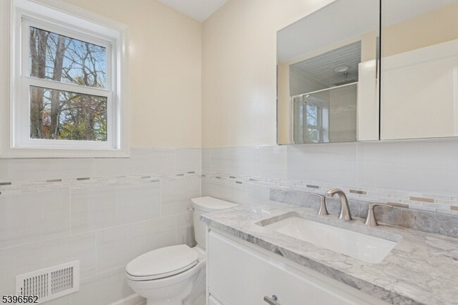 Building Photo - 215 Summit Ave