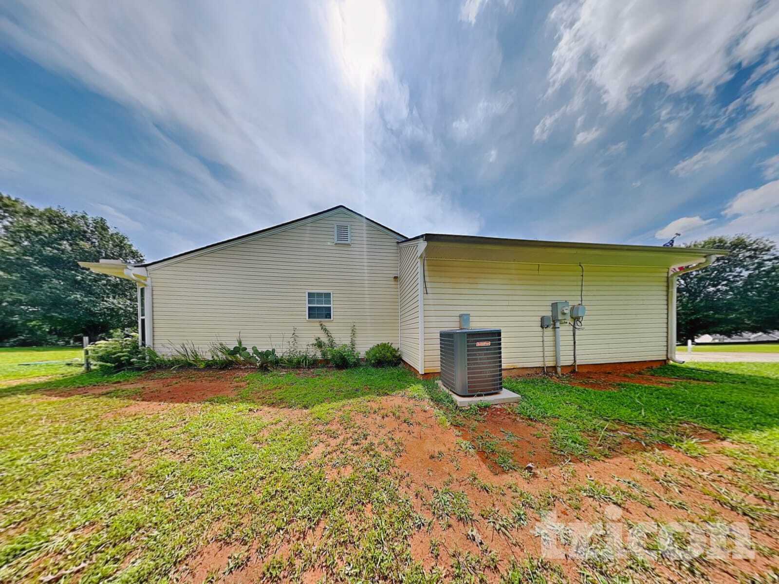 Building Photo - 745 Remington Cir