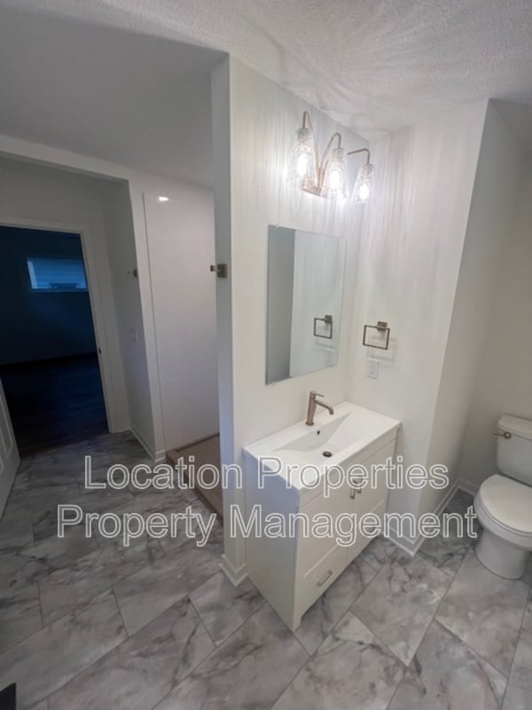 Building Photo - 1934 Emerald Dr