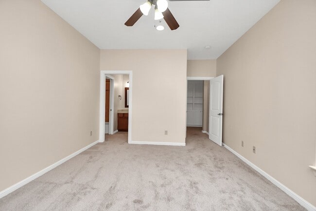 Building Photo - 1611 Lynnview Dr