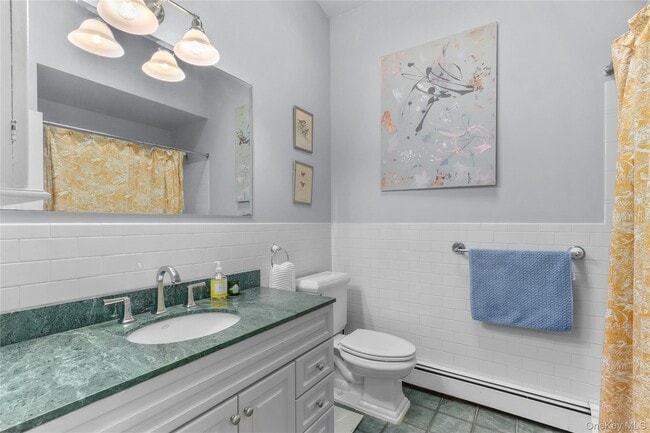 Building Photo - 20 Cedar Rd E