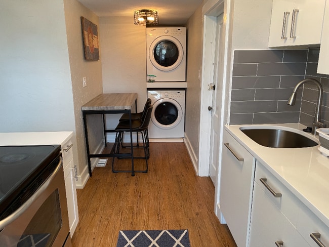 Building Photo - Stunning Duplex in Historic Old Town