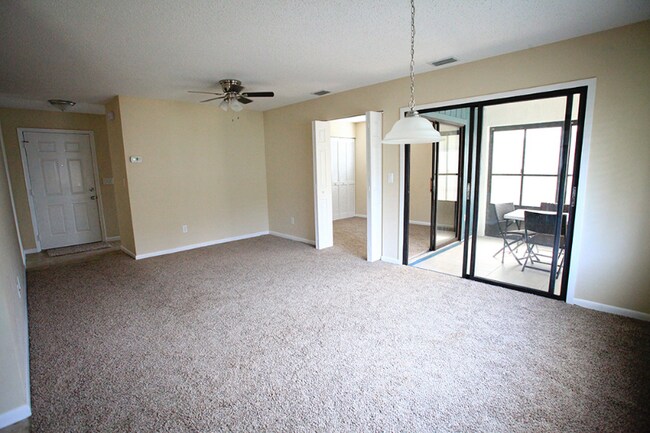 Building Photo - 4 Lake Forest Pl