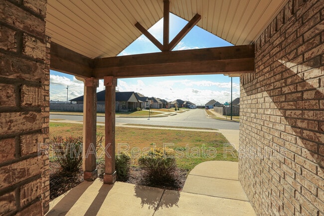 Building Photo - 2101 E Endura Pk Dr