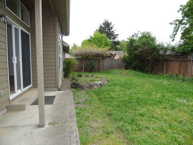 Building Photo - 3 Bed 2 bath home in North Salem!