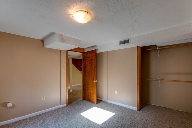 Building Photo - 1816 Elaine Dr