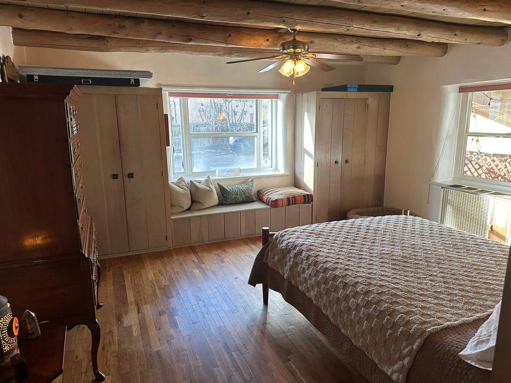 Building Photo - 332 Kit Carson Rd