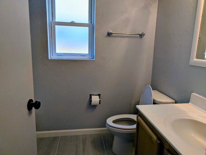 Building Photo - 2432 E Eastland St