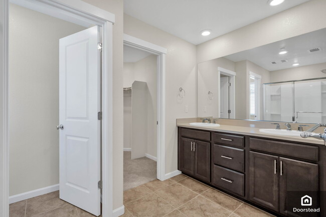 Building Photo - 5587 Saddle Rock Ln
