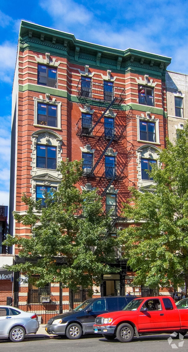 Building Photo - 307 Pleasant Ave