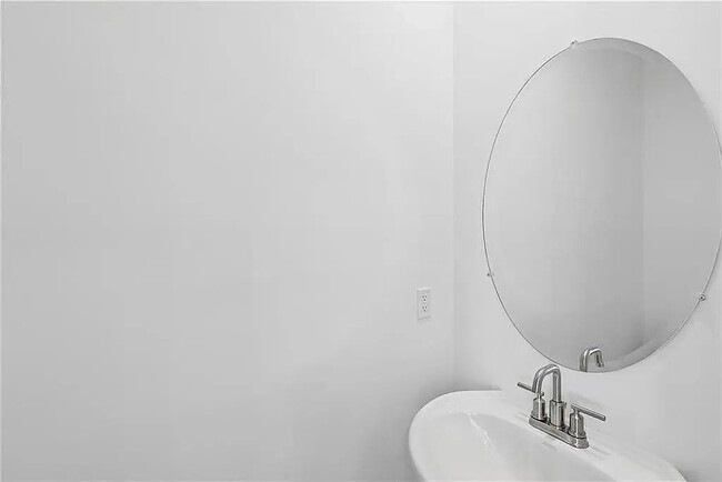 Building Photo - 158 Redbud Rd