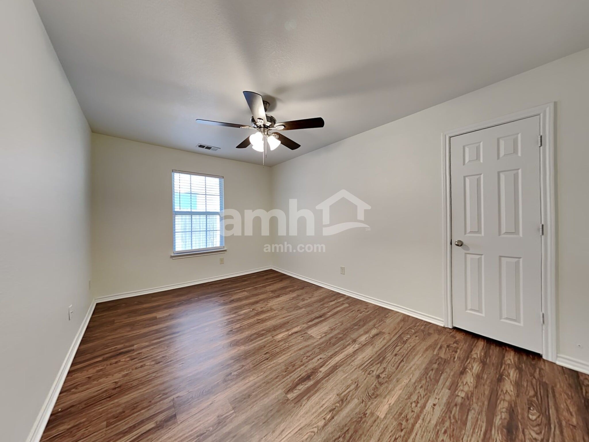 Building Photo - 1922 Cross Oaks Dr