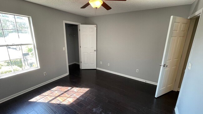 Building Photo - Home For Rent
