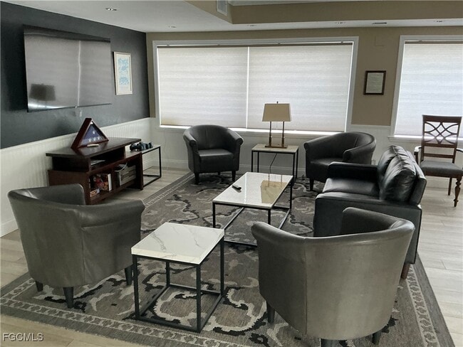 Building Photo - 2885 Palm Beach Blvd