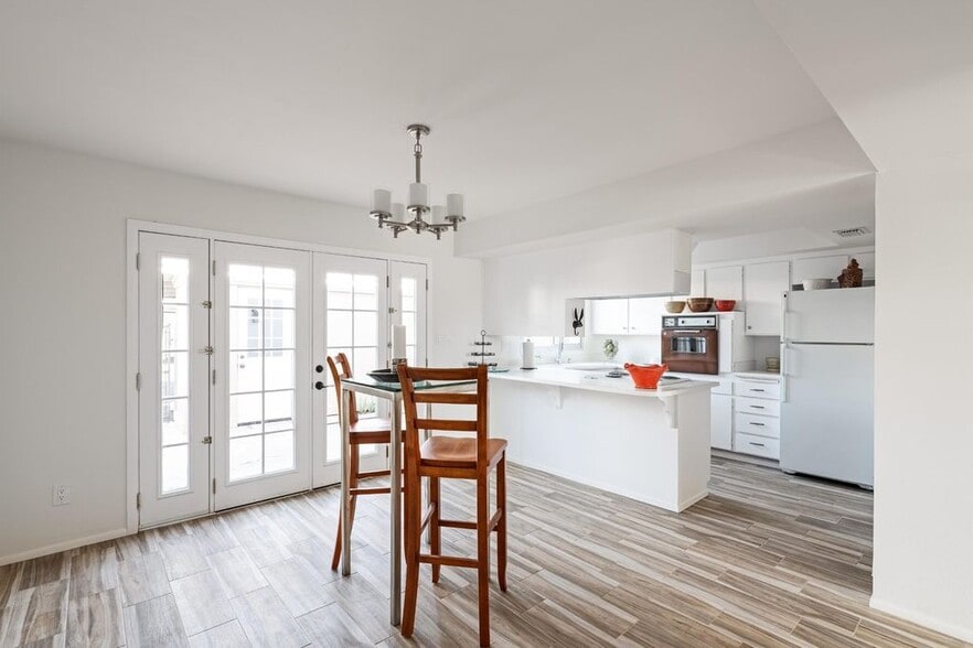 Building Photo - 1626 W Campbell Ave