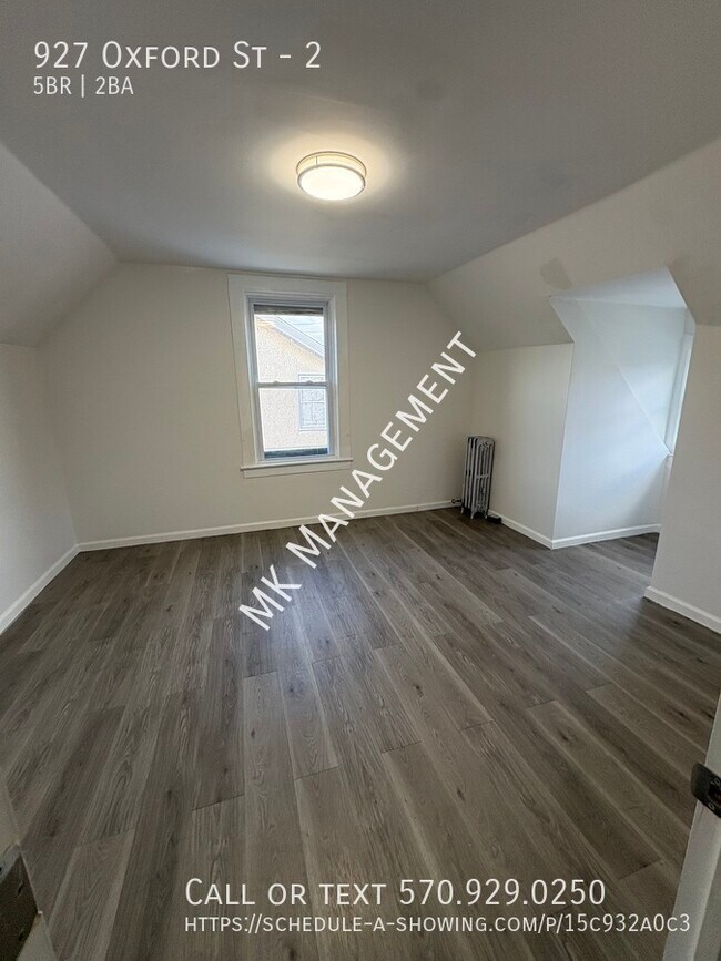 Building Photo - 927 Oxford St