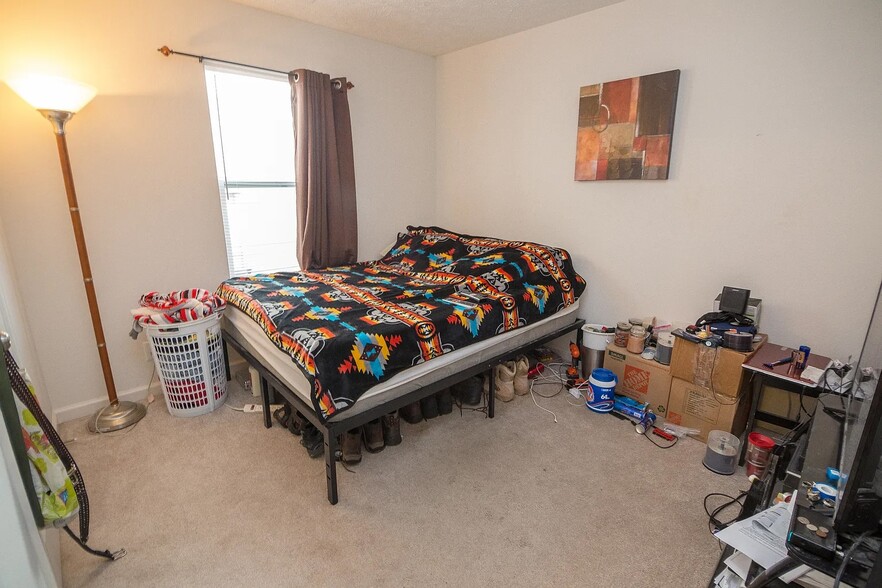 Building Photo - 2408 Maxwell Dr