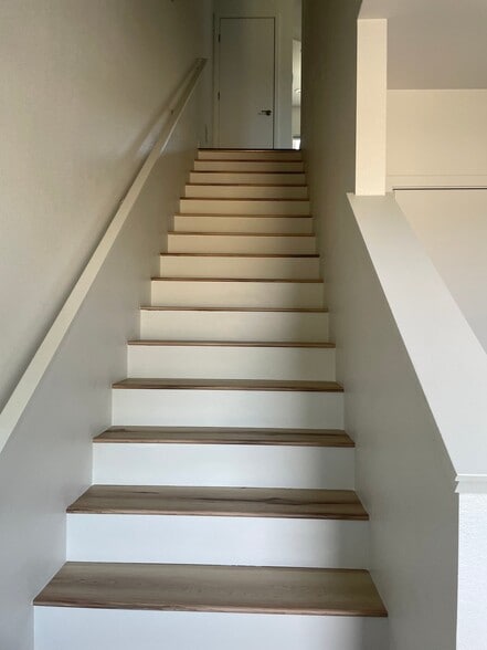 Building Photo - 225 Green Leaf Street