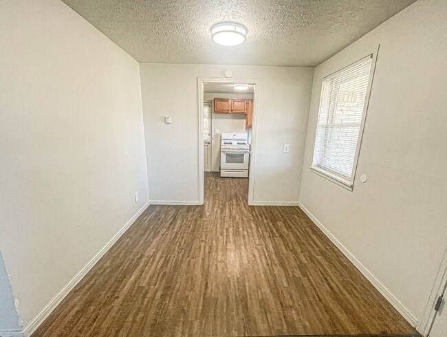 Building Photo - Updated 2 Bed Home with Garage, Huge Yard & Storage in Del City