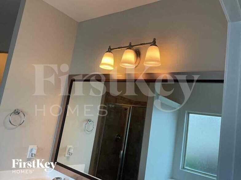 Building Photo - 1076 Riviera Dr