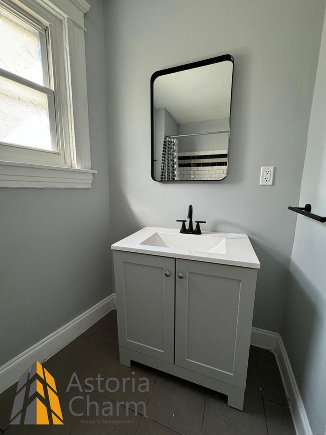 Building Photo - Newly Renovated 3BD/1.5BA townhome in Balt...