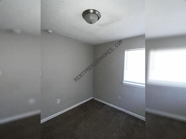 Building Photo - 404 Live Oak Dr