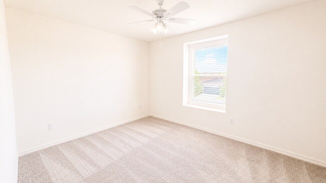 Building Photo - Spacious 2 Story Home - 4BR/ 2.5BA/ 2 Car Garage in Parrish